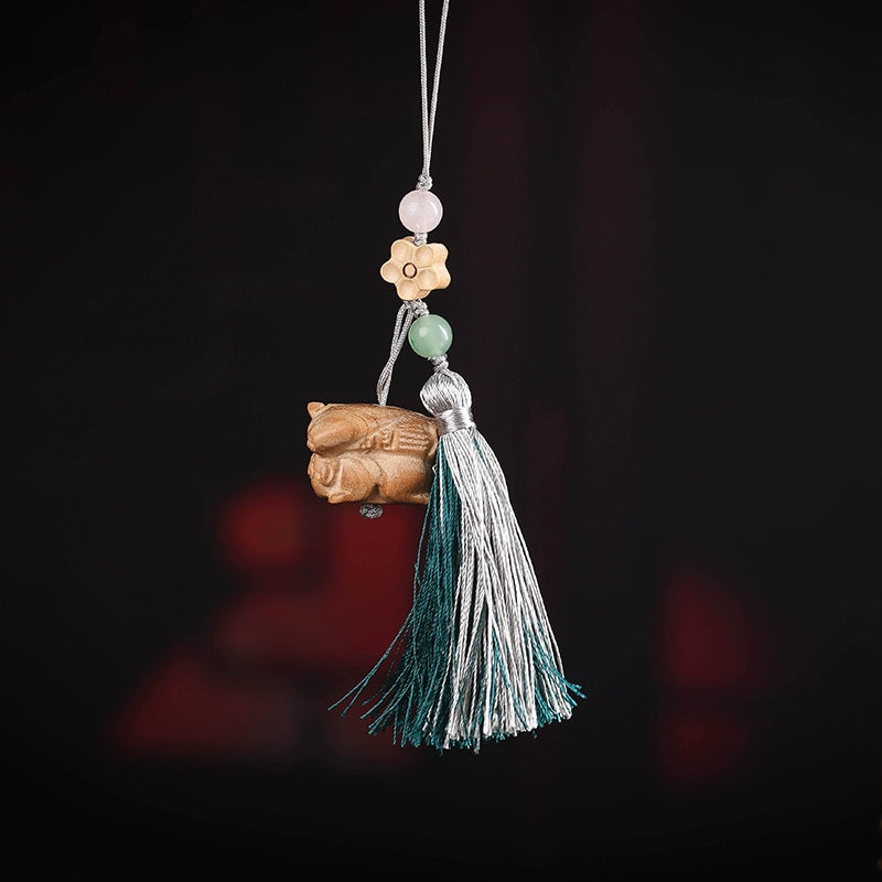 Peach wood keychain doll pendant ornaments step on villain pendant mascot mobile phone small hanging buckle